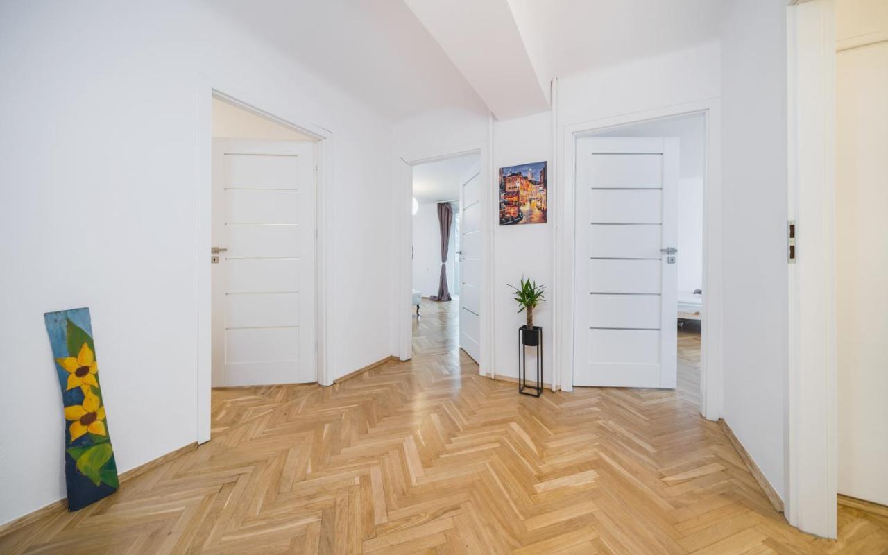 Sunshine Parkside Hideaway - 3 Bedroom - By Upstairs Krakau Exterior foto