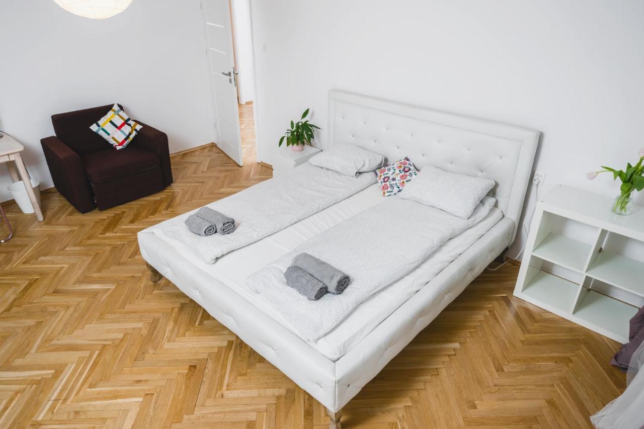 Sunshine Parkside Hideaway - 3 Bedroom - By Upstairs Krakau Exterior foto
