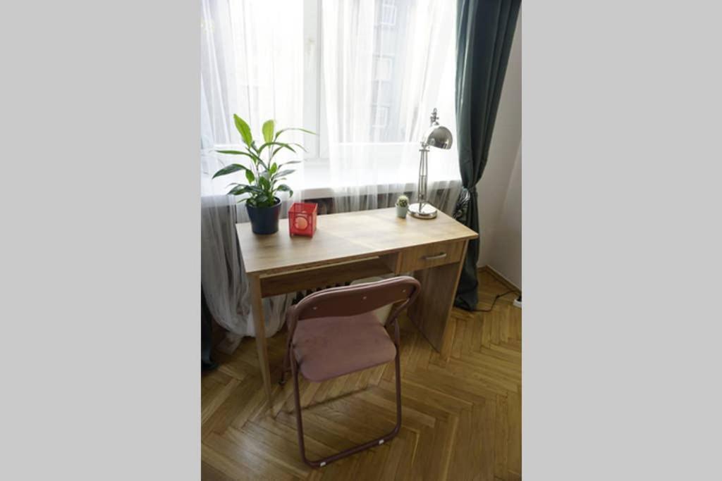 Sunshine Parkside Hideaway - 3 Bedroom - By Upstairs Krakau Exterior foto